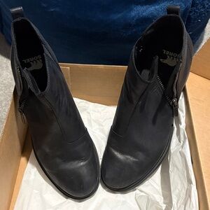 Sorel Women's Sleek Black Ankle Booties